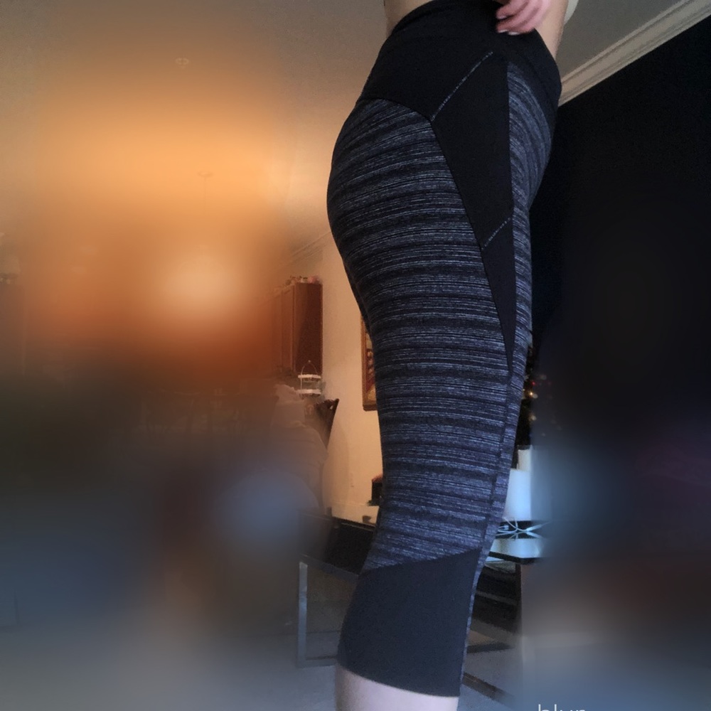 Athletes mid length workout leggings